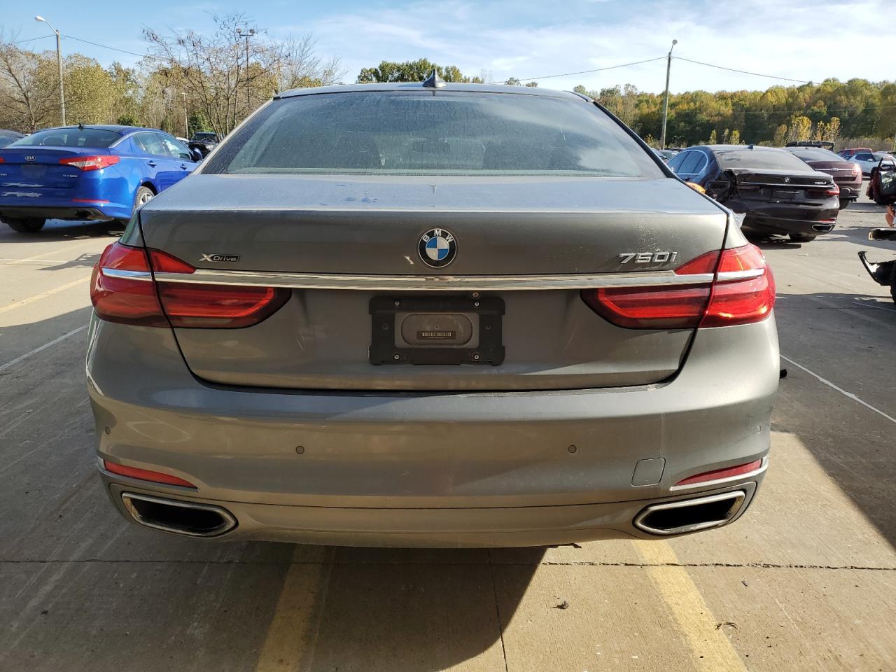 2016 BMW 750 Xi - Фото 6