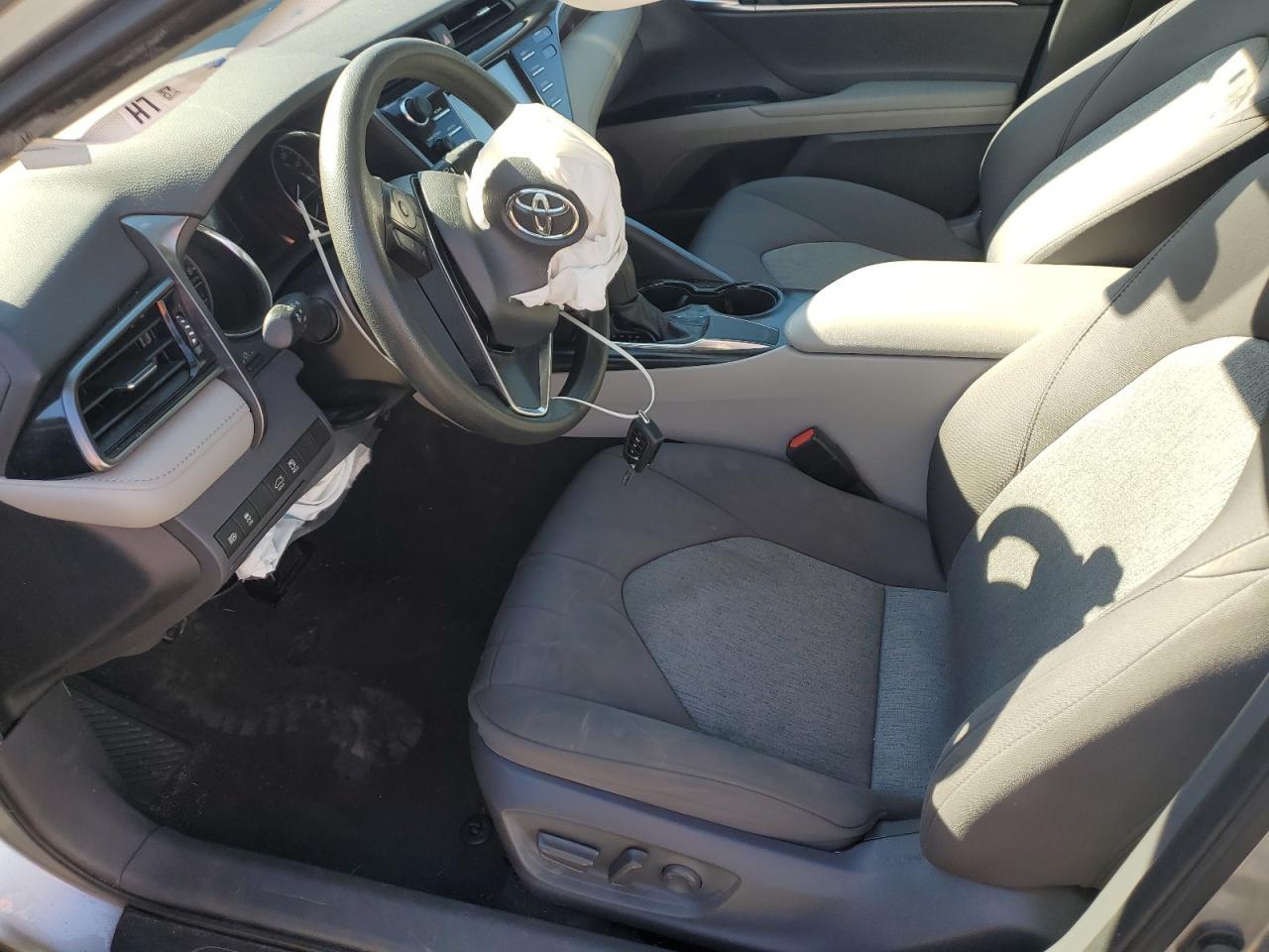 2019 Toyota Camry L - Фото 7