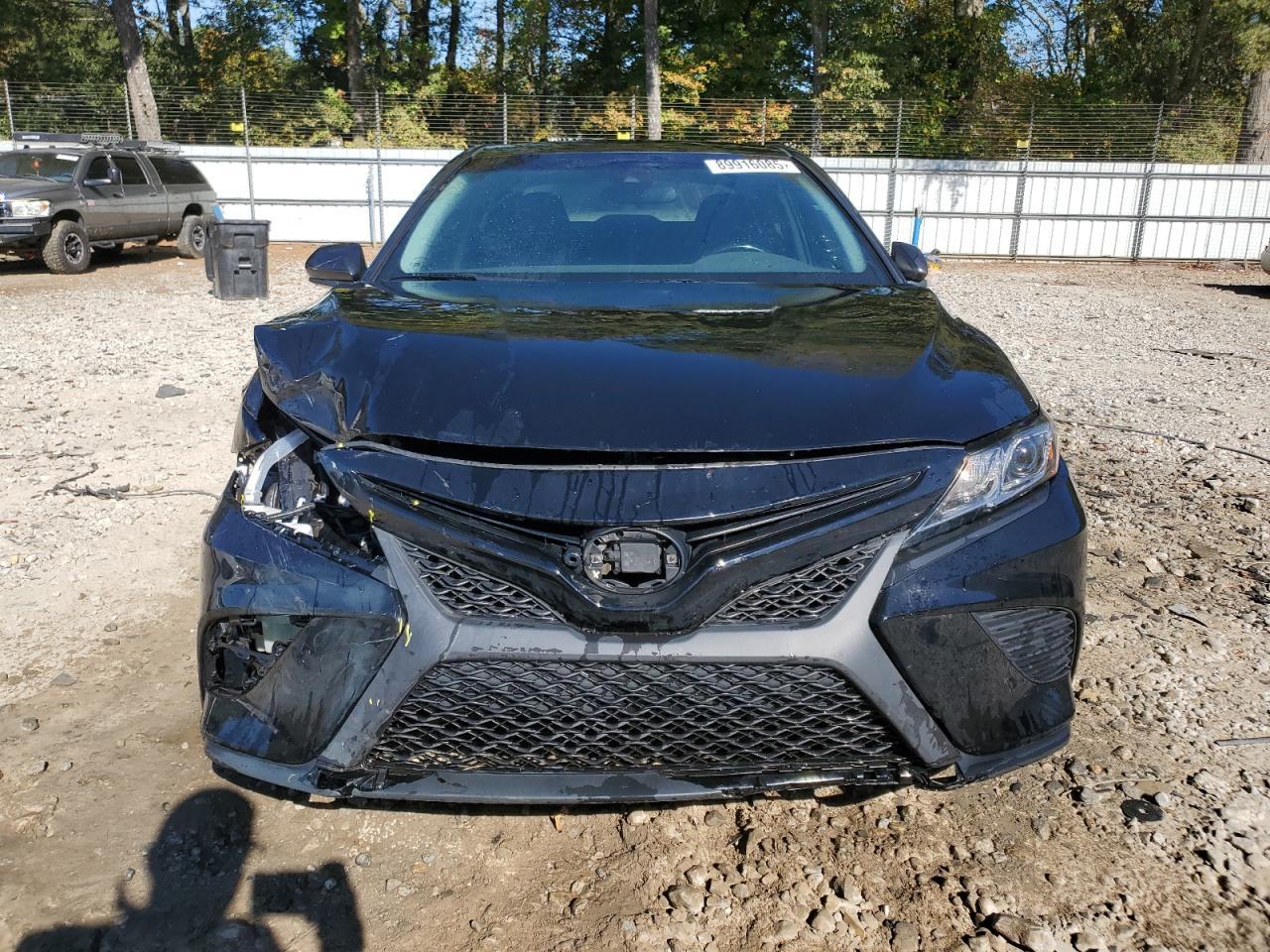 2020 Toyota Camry Se - Фото 5
