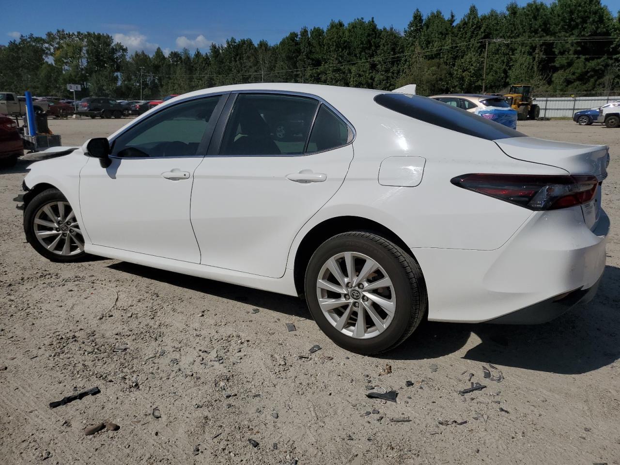 2023 Toyota Camry Le - Фото 2