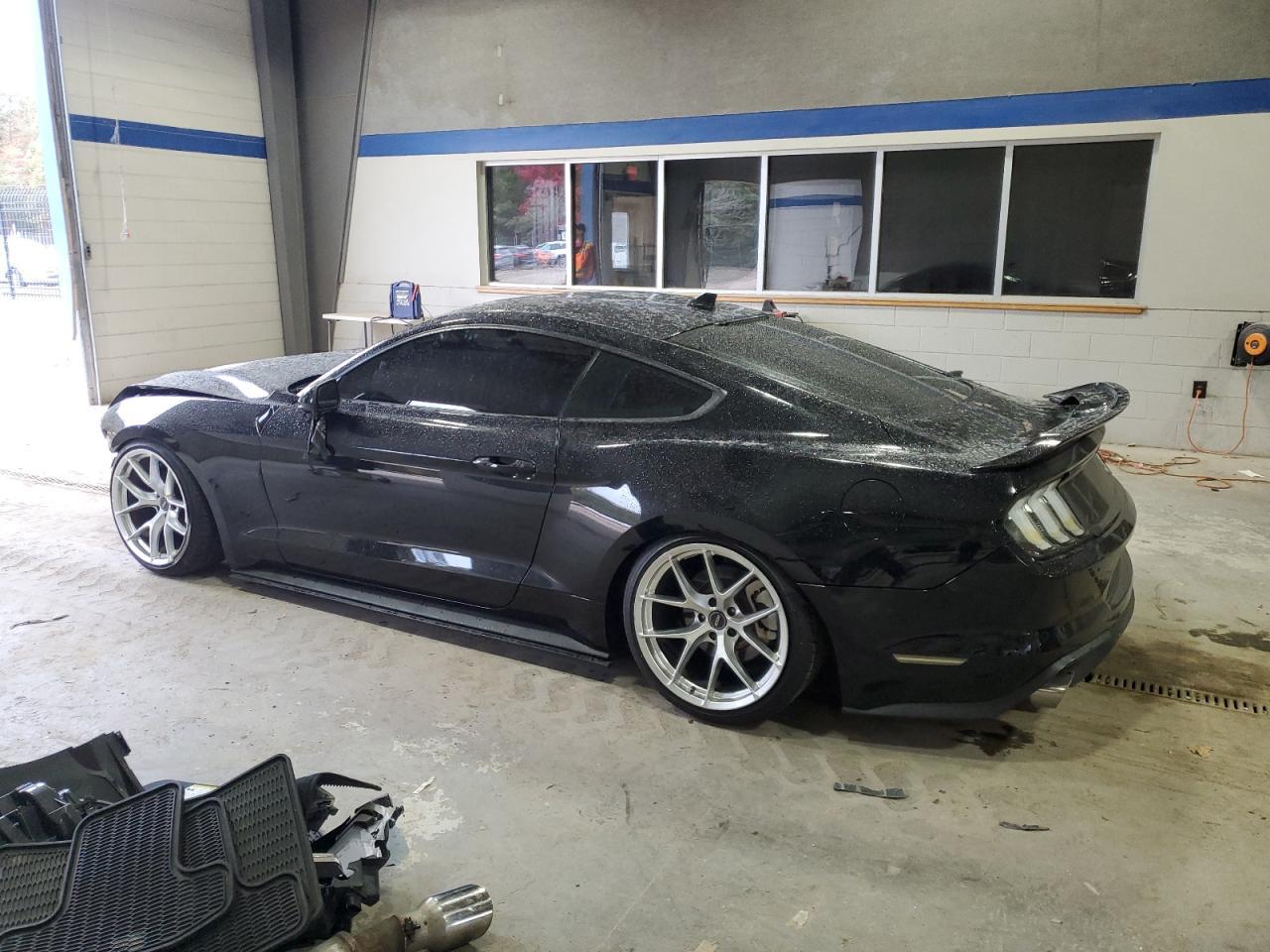 2021 Ford Mustang - Фото 2