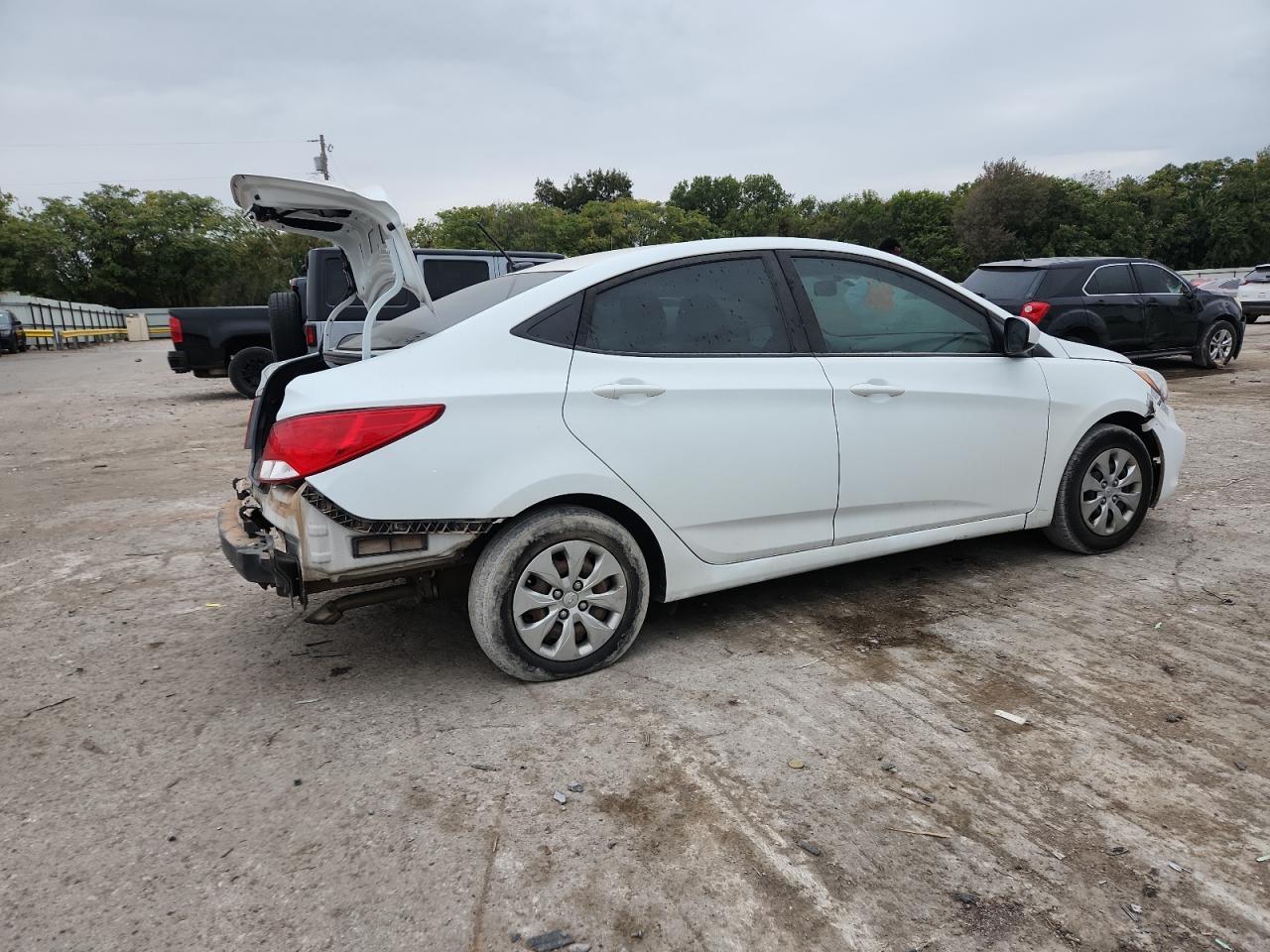2016 Hyundai Accent Se - Фото 3