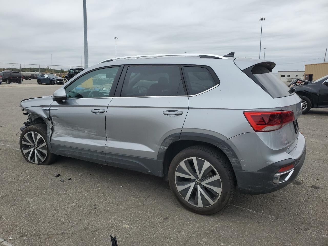 2024 Volkswagen Taos Se - Image 2