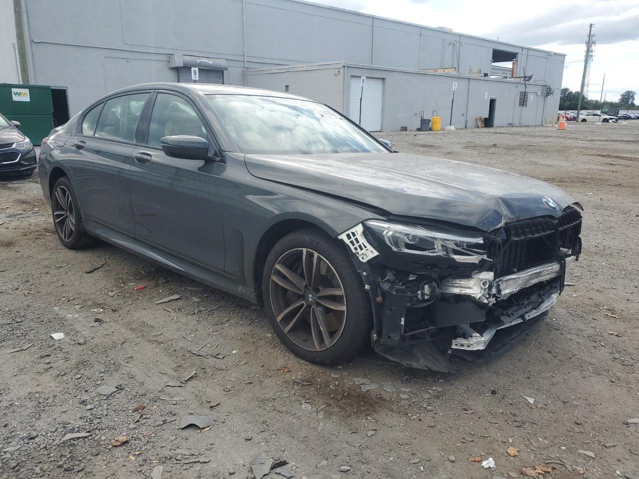 2022 BMW 750 Xi - Фото 4