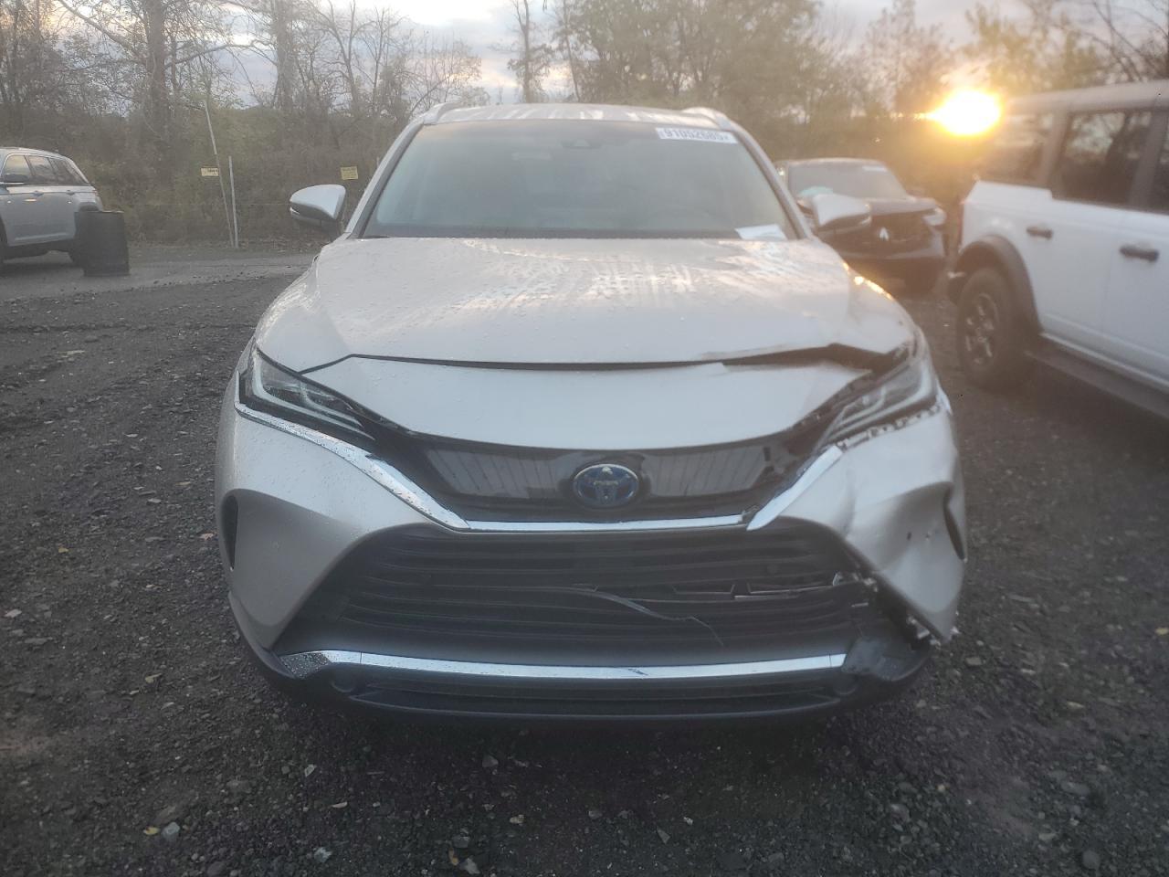 2021 Toyota Venza Le - Фото 5