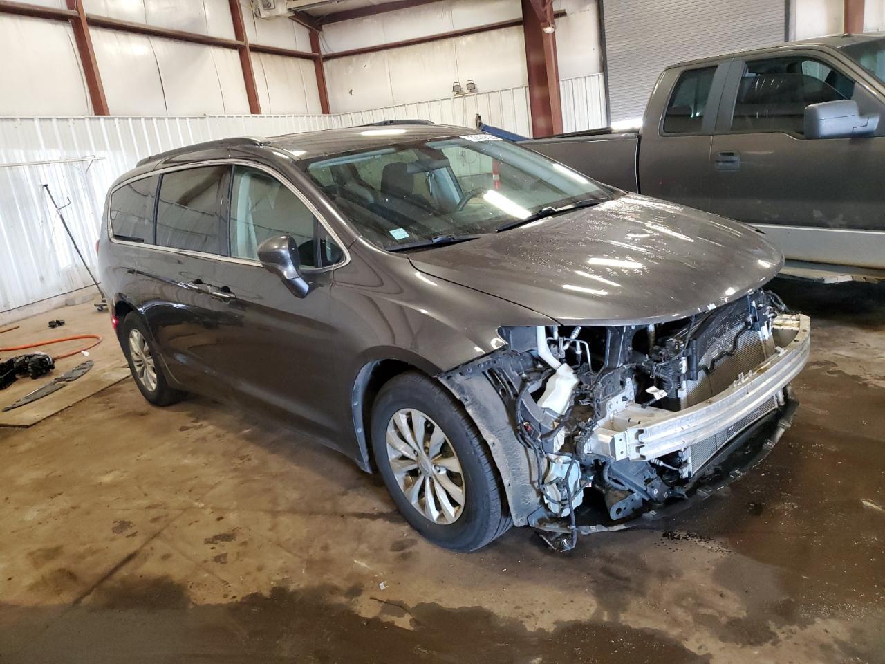 2018 Chrysler Pacifica Touring Plus - Фото 4