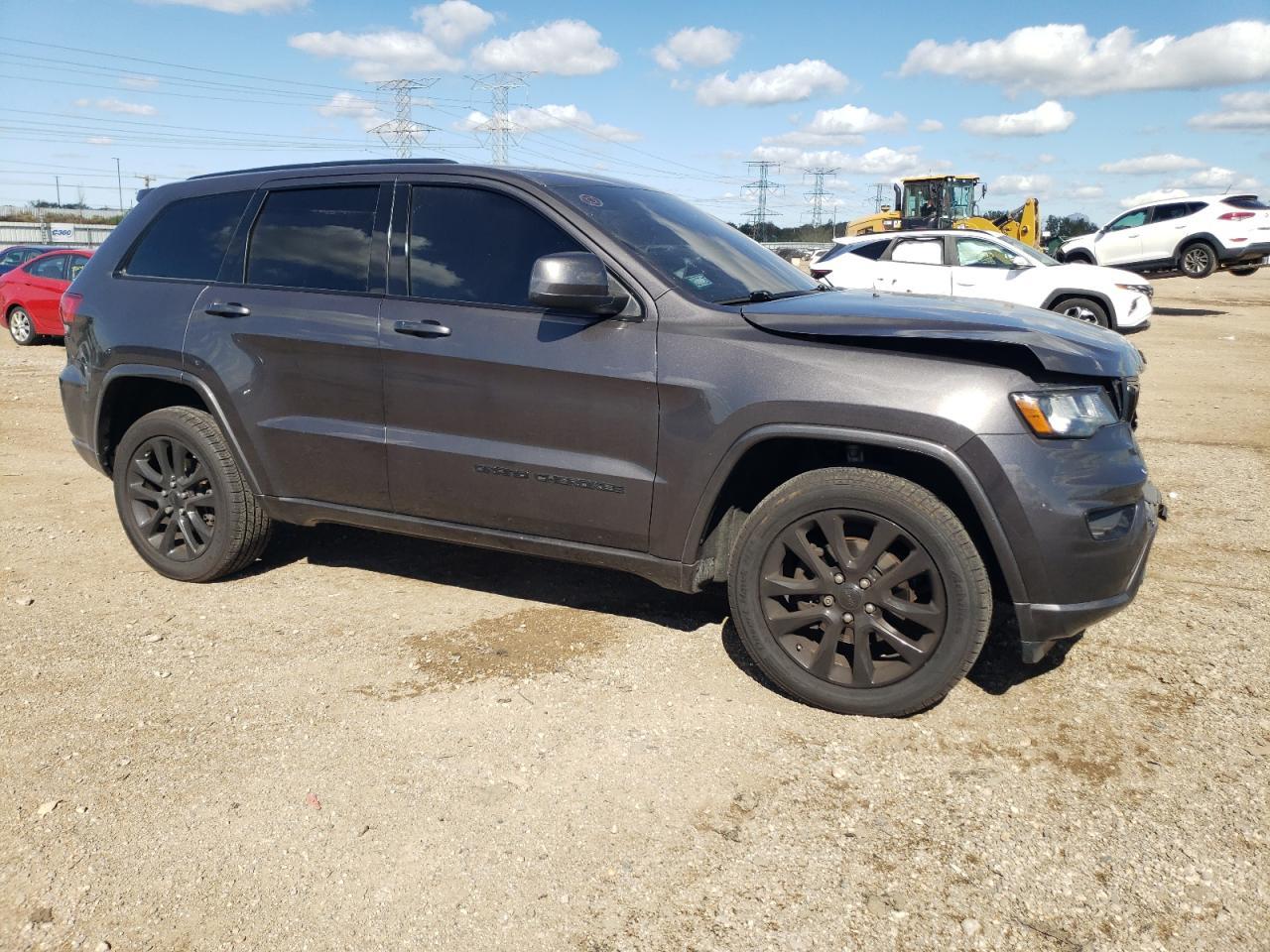 2020 Jeep Grand Cherokee Laredo - Image 4