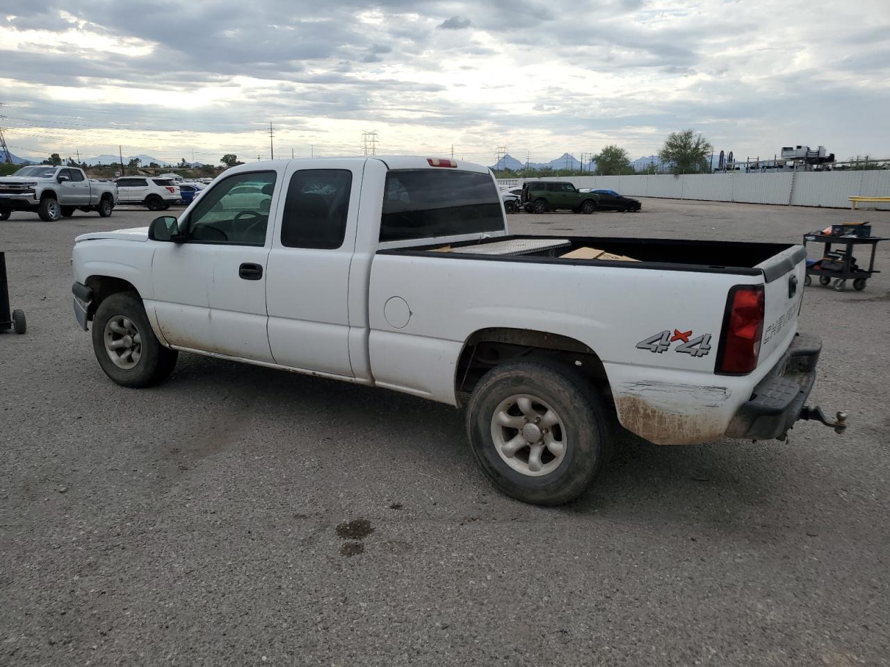 2004 Chevrolet Silverado K1500 - Image 2