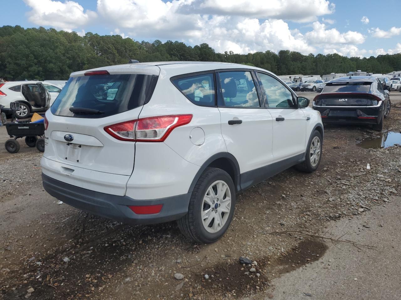2015 Ford Escape S - Фото 3
