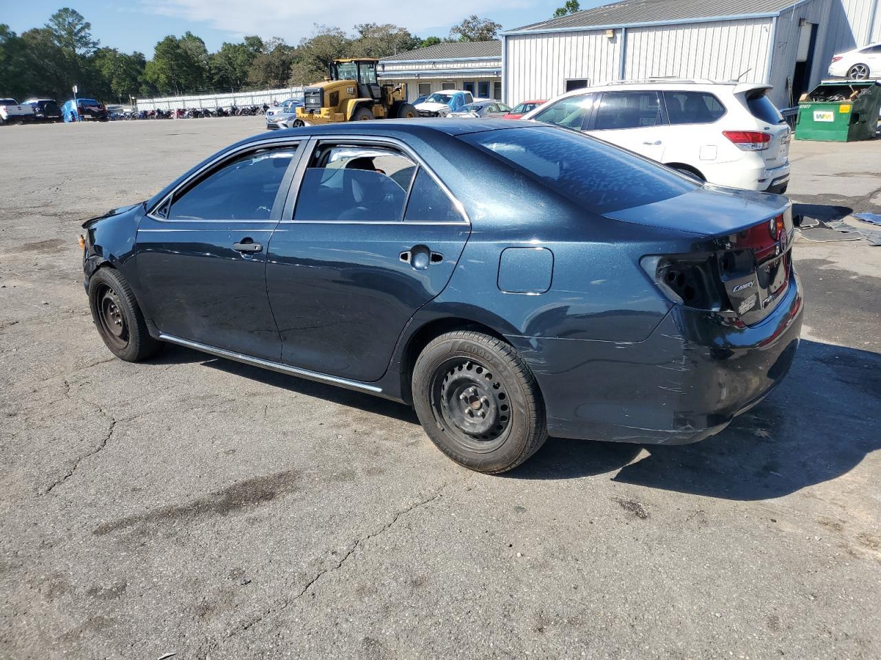 2014 Toyota Camry L - Фото 2