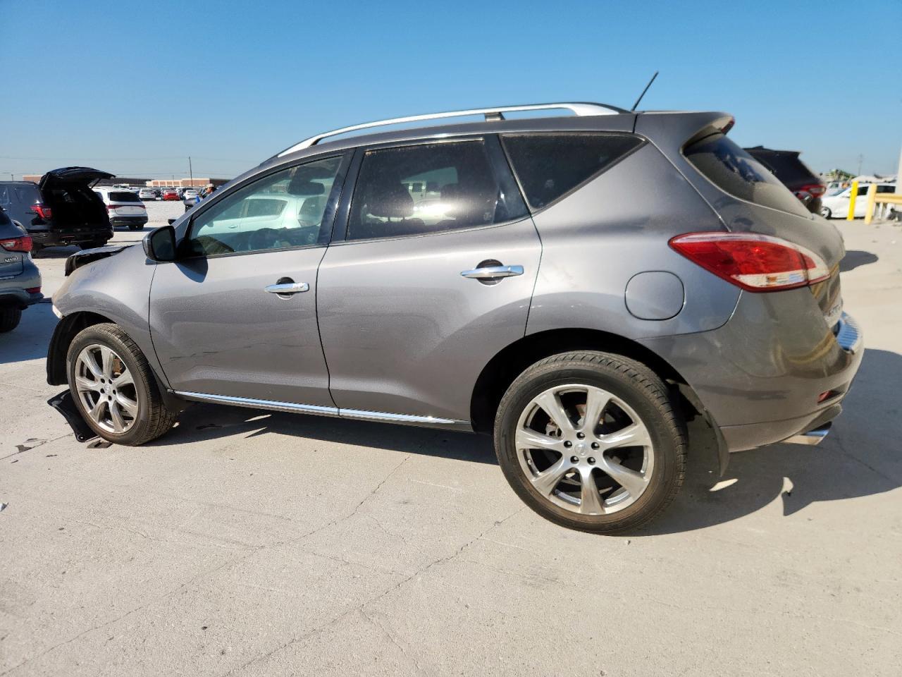 2014 Nissan Murano S - Image 2