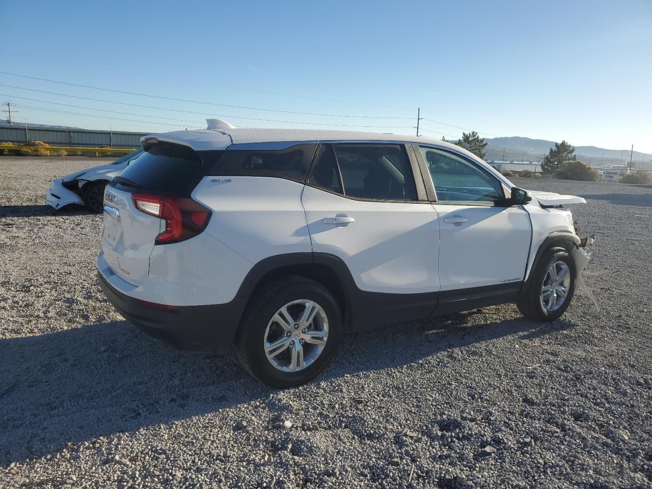 2024 GMC Terrain Sle - Image 3