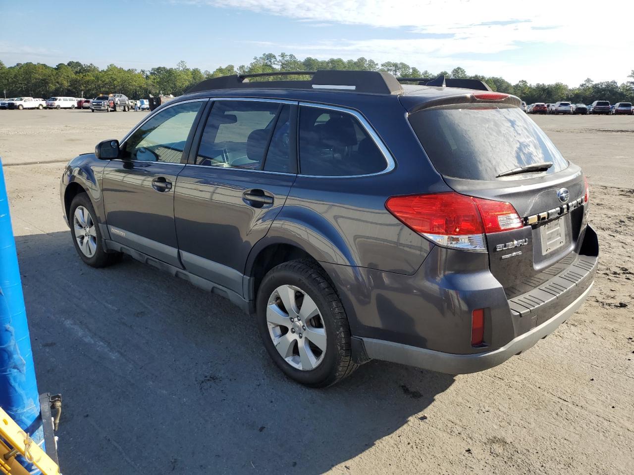 2011 Subaru Outback 2.5I Limited - Image 2