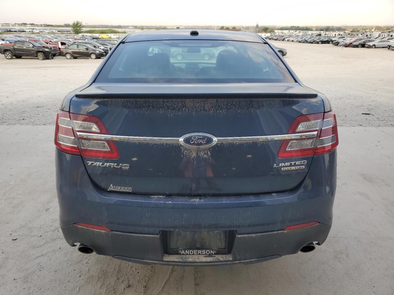 2016 Ford Taurus Limited - Image 6