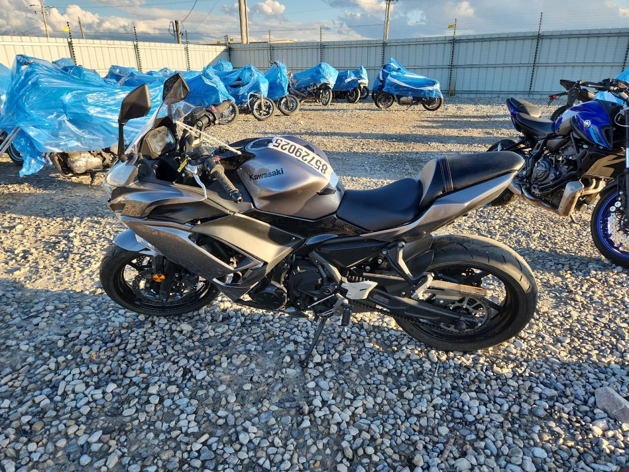 2021 Kawasaki Ex650 M - Фото 3