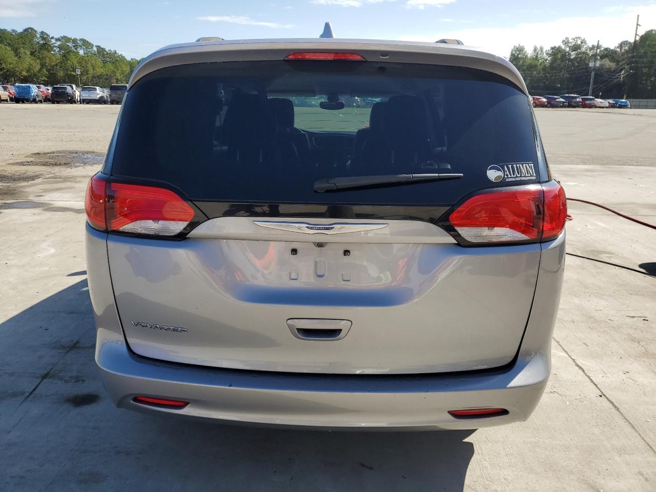 2020 Chrysler Voyager Lxi - Фото 6