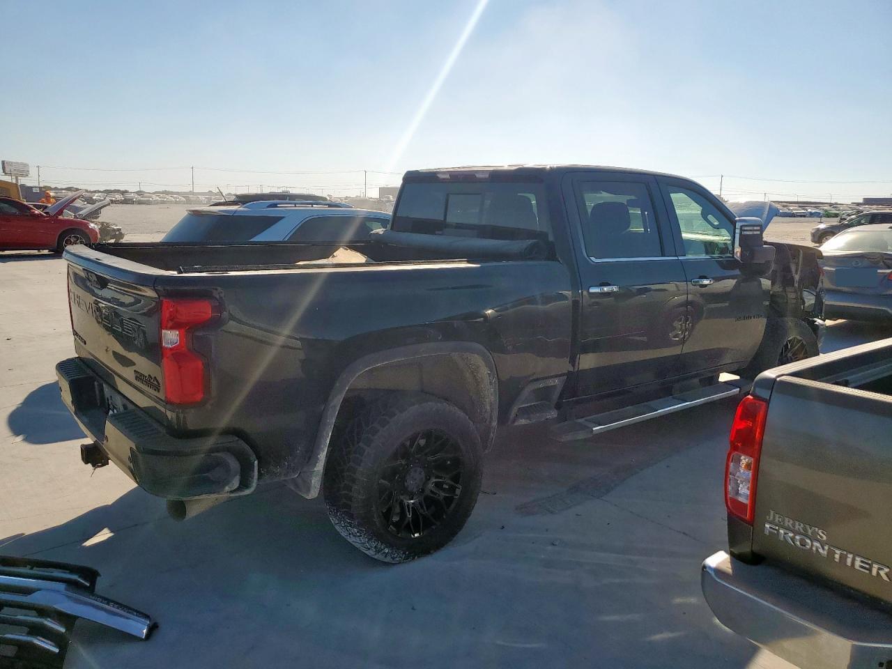 2022 Chevrolet Silverado K3500 High Country - Фото 3