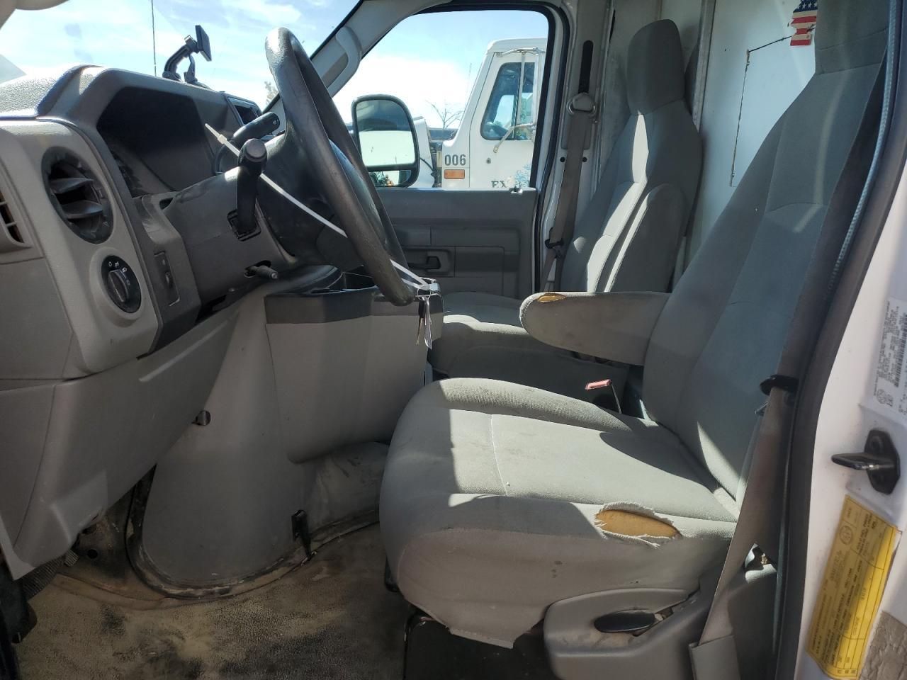 2016 Ford Econoline E350 Super Duty Cutaway Van - Фото 7