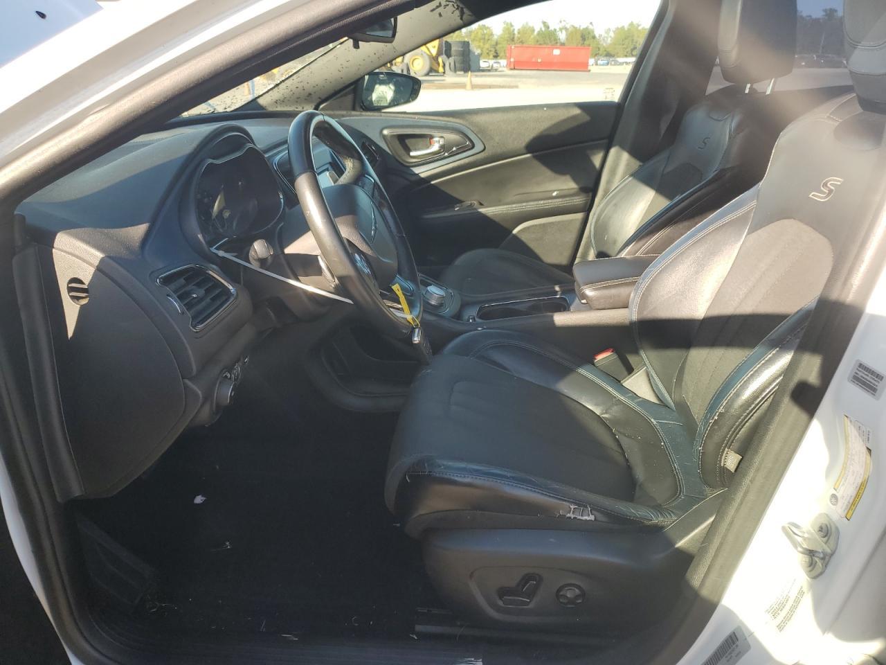 2015 Chrysler 200 S - Image 7