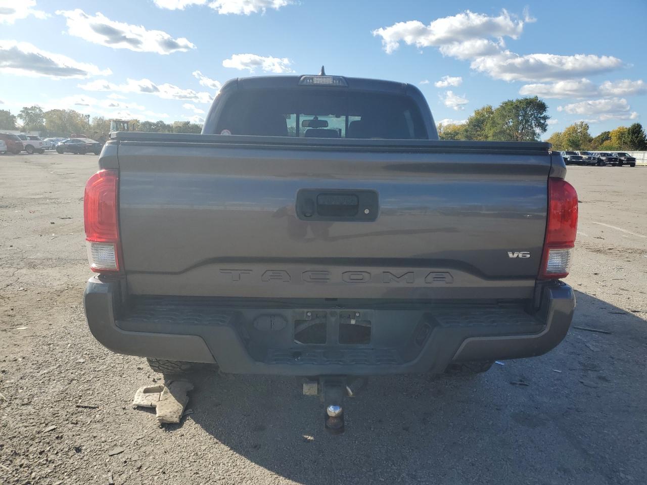 2017 Toyota Tacoma Double Cab - Image 6