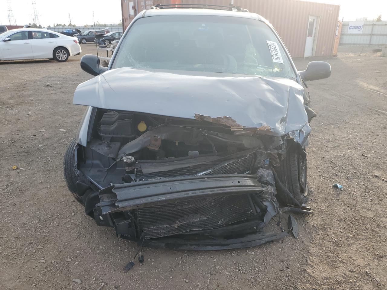 2001 Dodge Caravan - Image 5