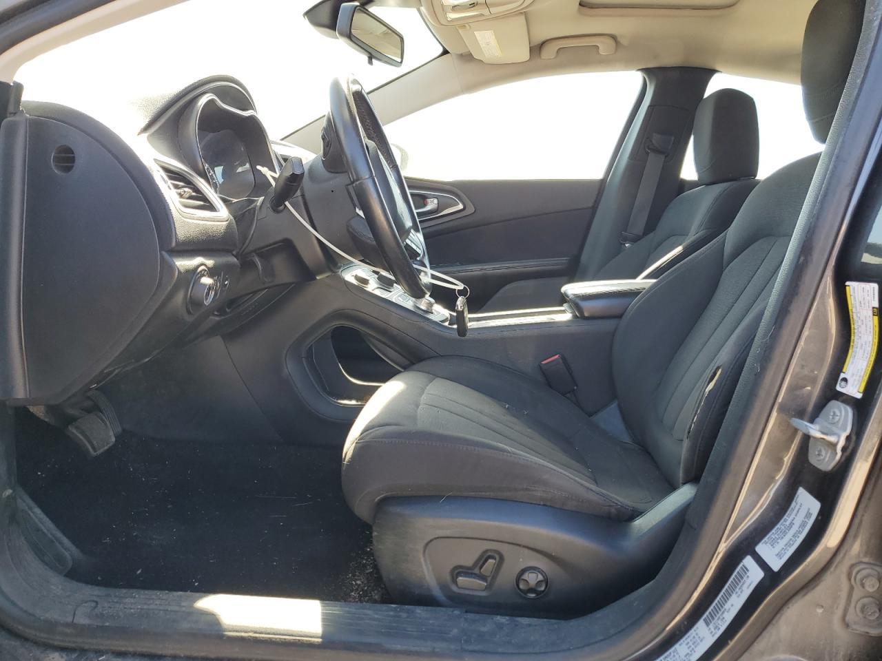 2015 Chrysler 200 Limited - Фото 7