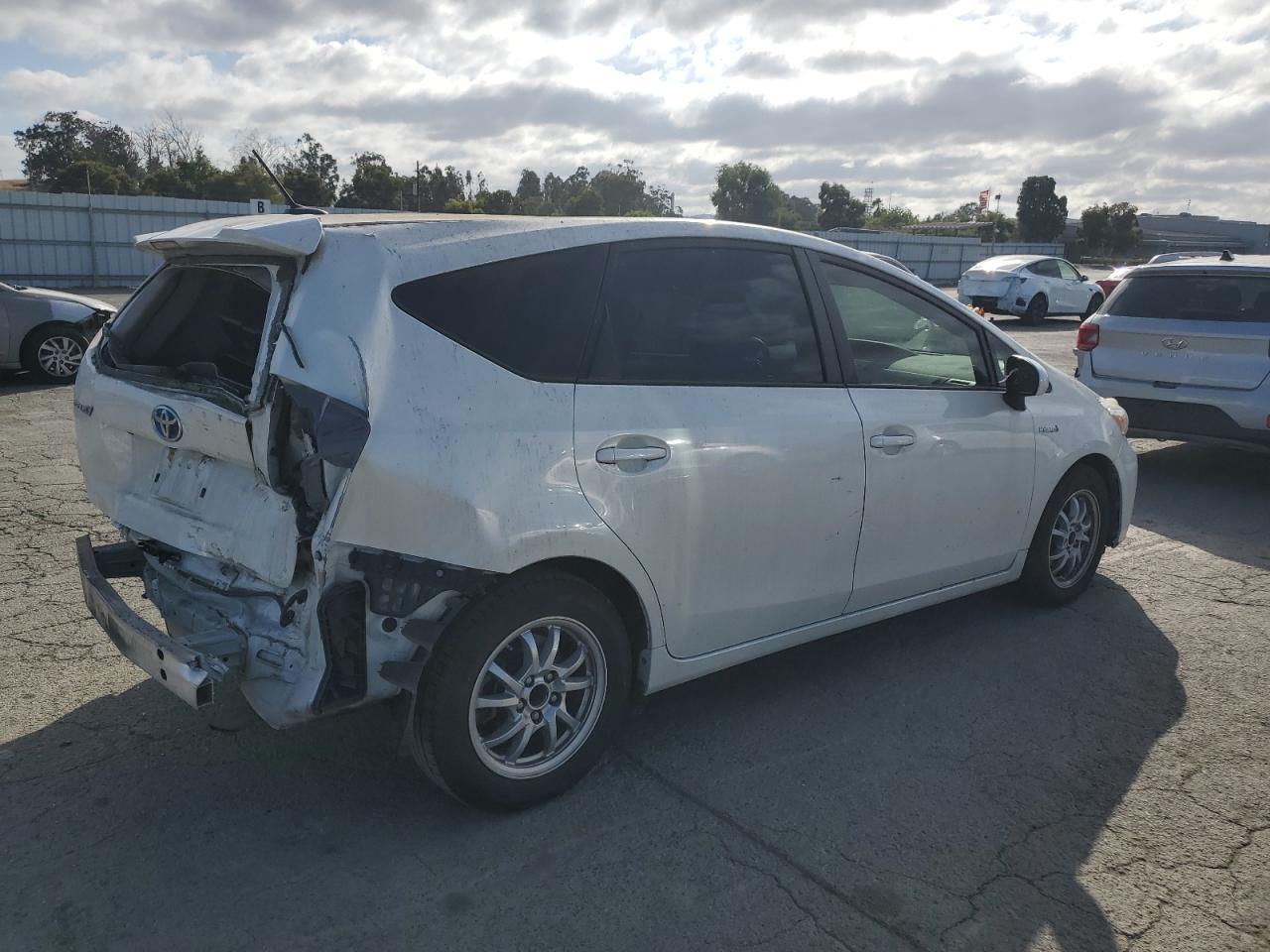 2016 Toyota Prius V - Фото 3