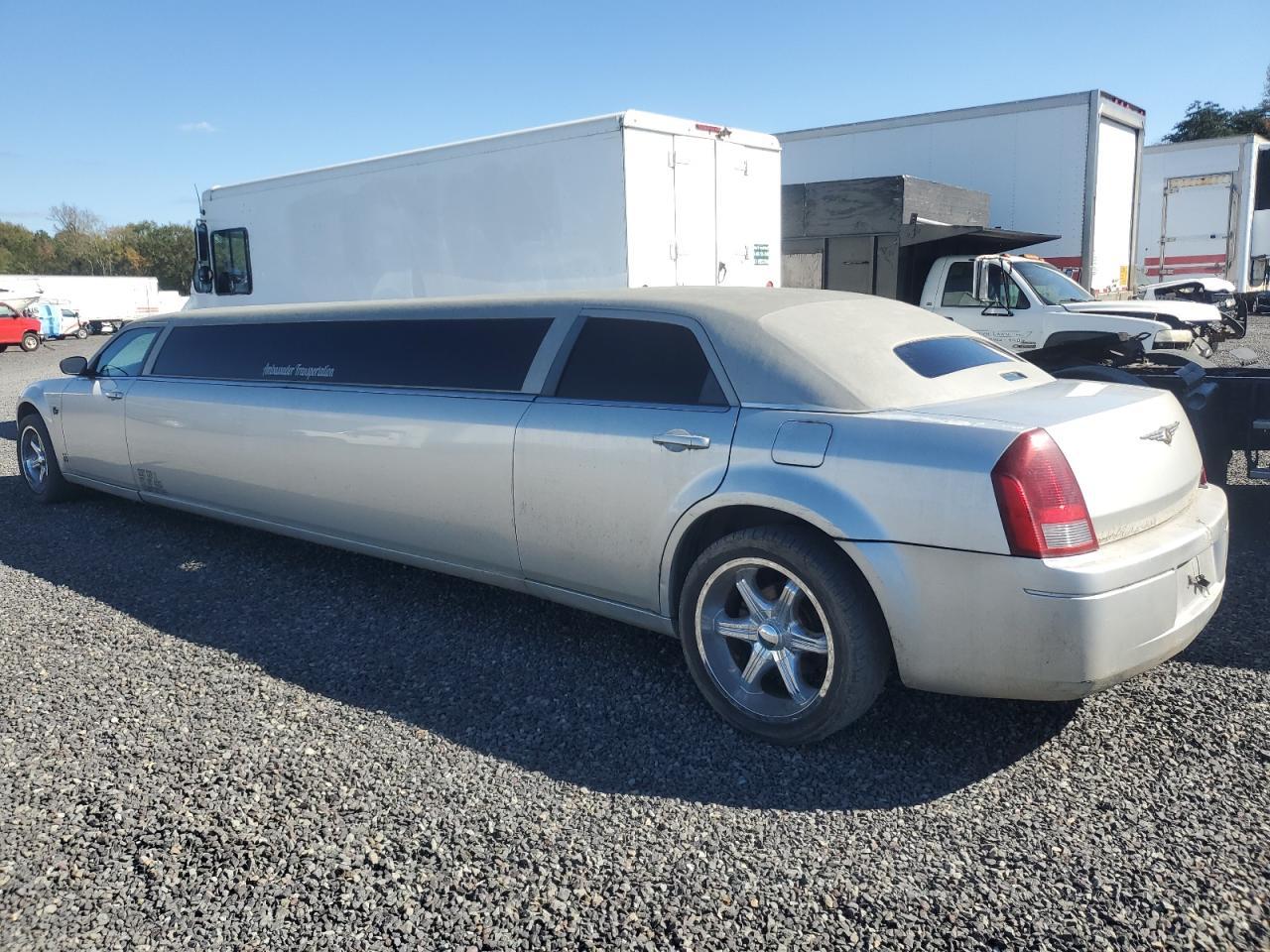 2007 Chrysler 300 - Image 2