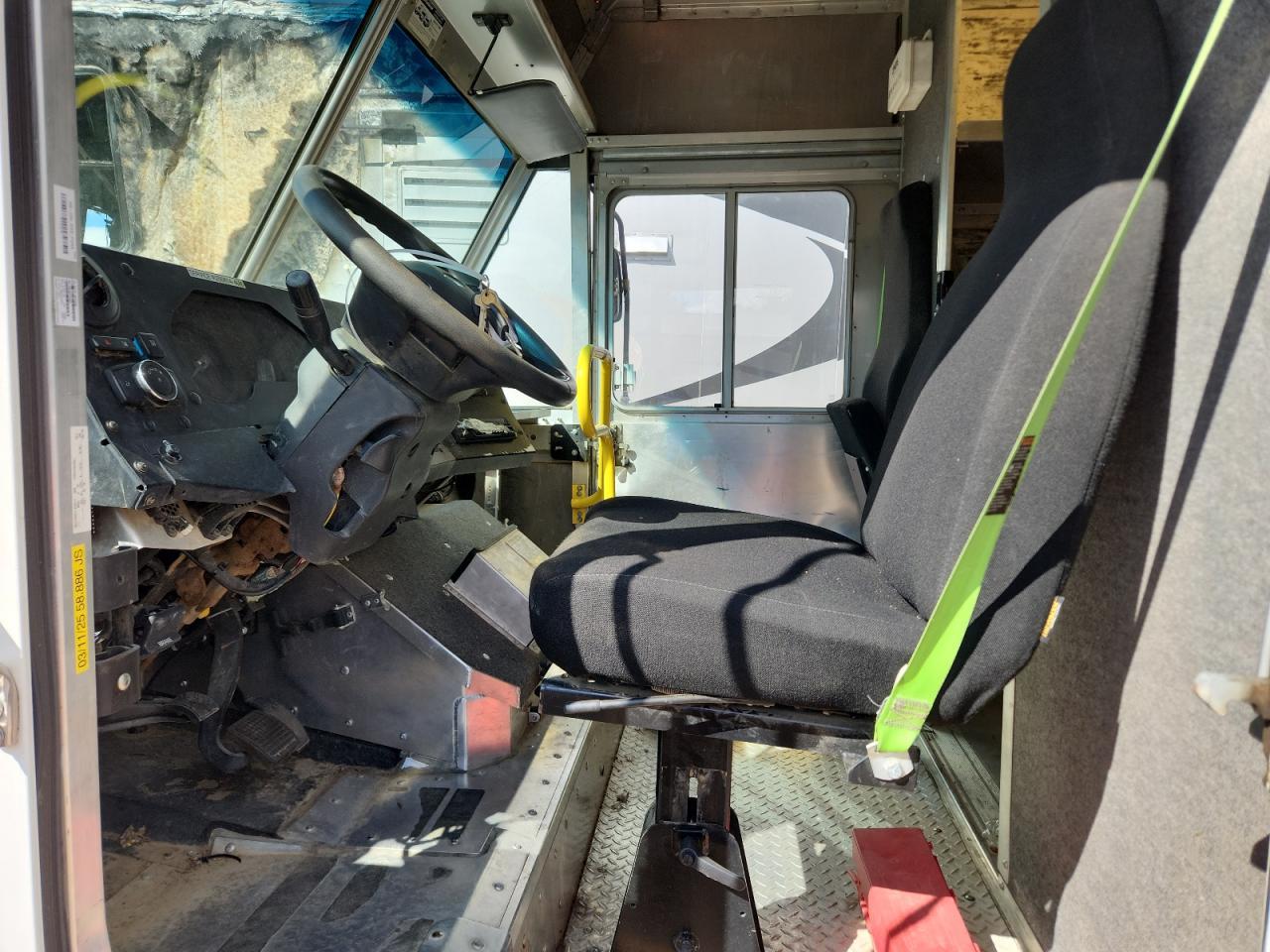 2022 Ford F550 Delivery Truck - Image 7