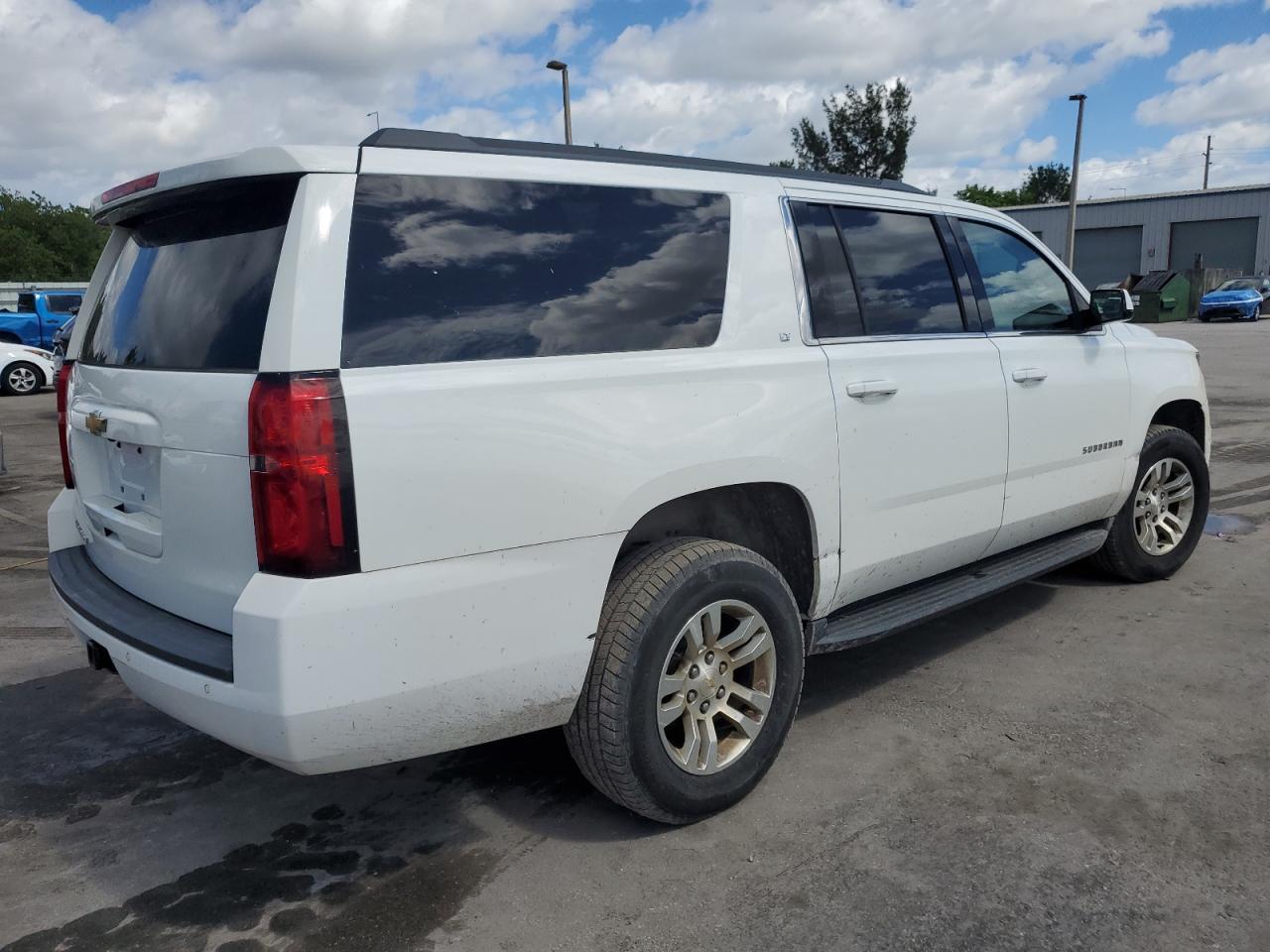 2019 Chevrolet Suburban K1500 Lt - Image 3
