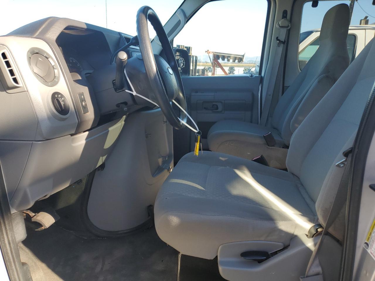 2011 Ford Econoline E350 Super Duty Wagon - Фото 7