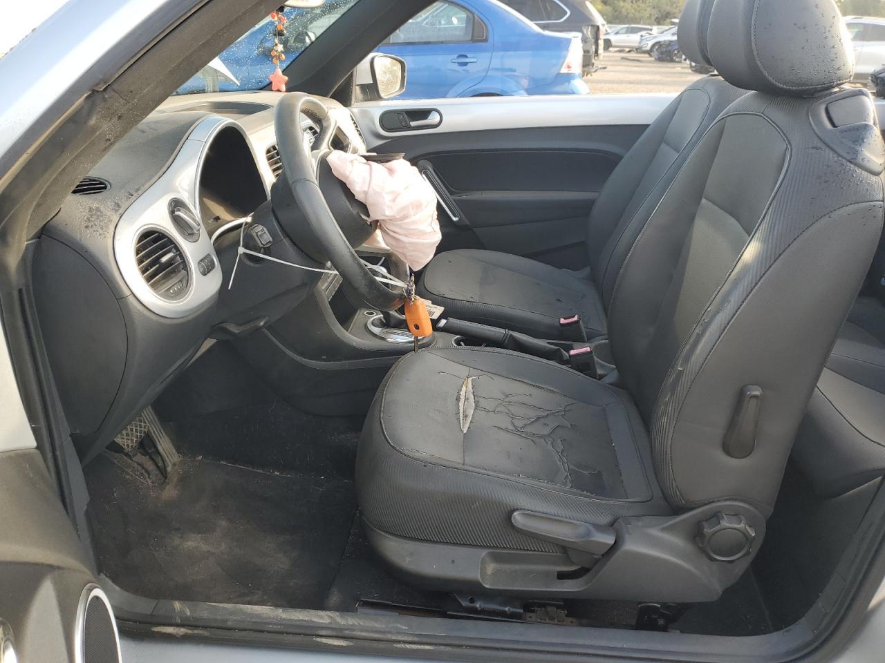 2013 Volkswagen Beetle - Фото 7