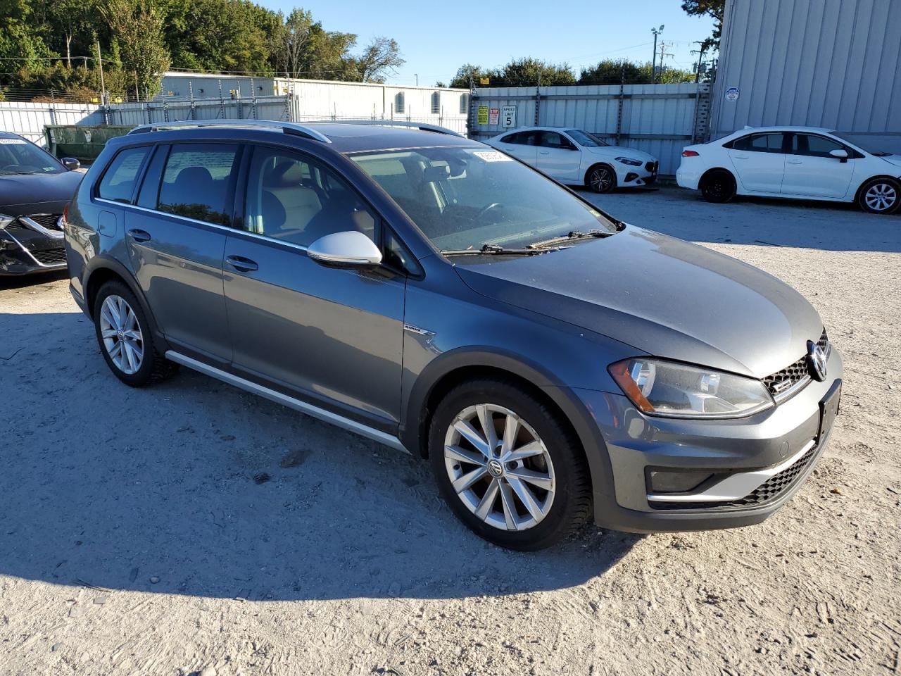 2017 Volkswagen Golf Alltrack S - Фото 4