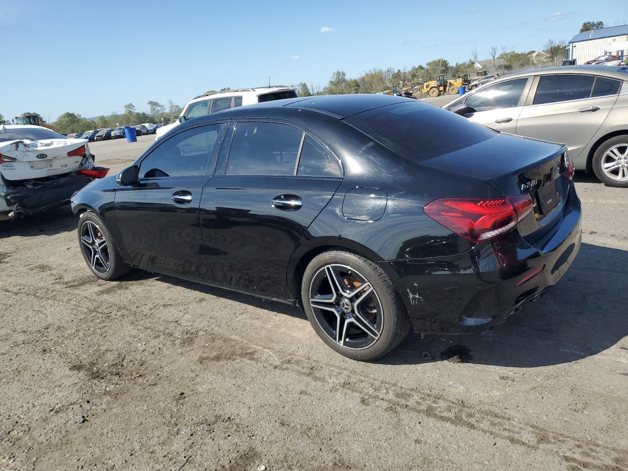 2022 Mercedes-Benz A 220 4Matic - Фото 2