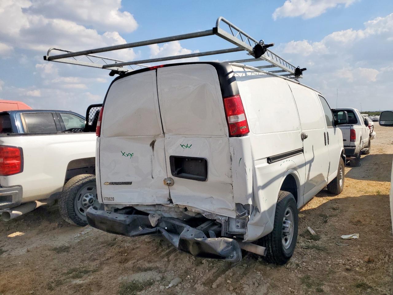 2023 Chevrolet Express G2500 - Фото 3