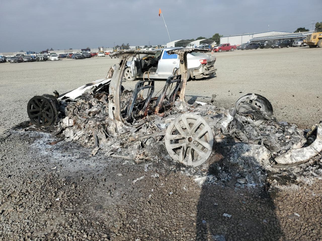 2025 Tesla Model S - Фото 2