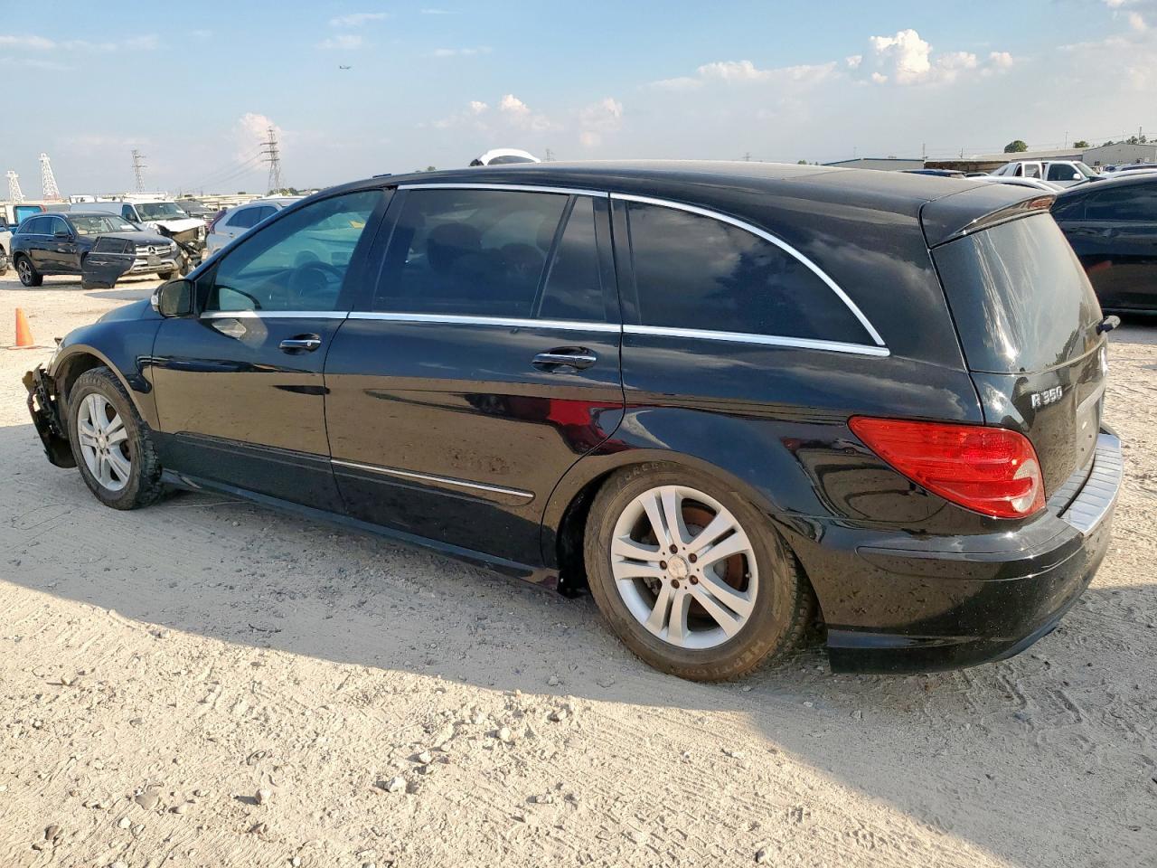 2008 Mercedes-Benz R 350 - Image 2