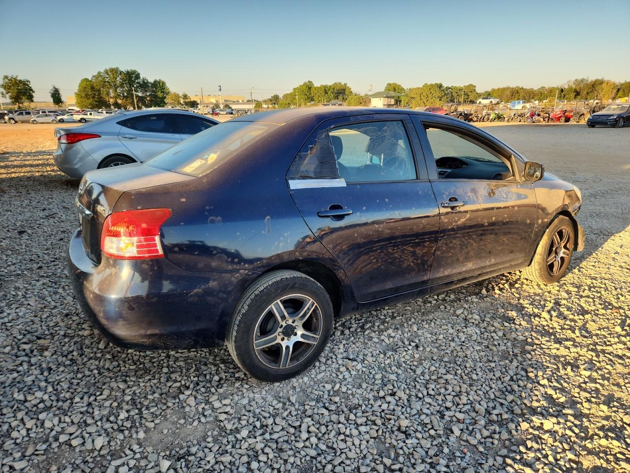 2010 Toyota Yaris - Image 3