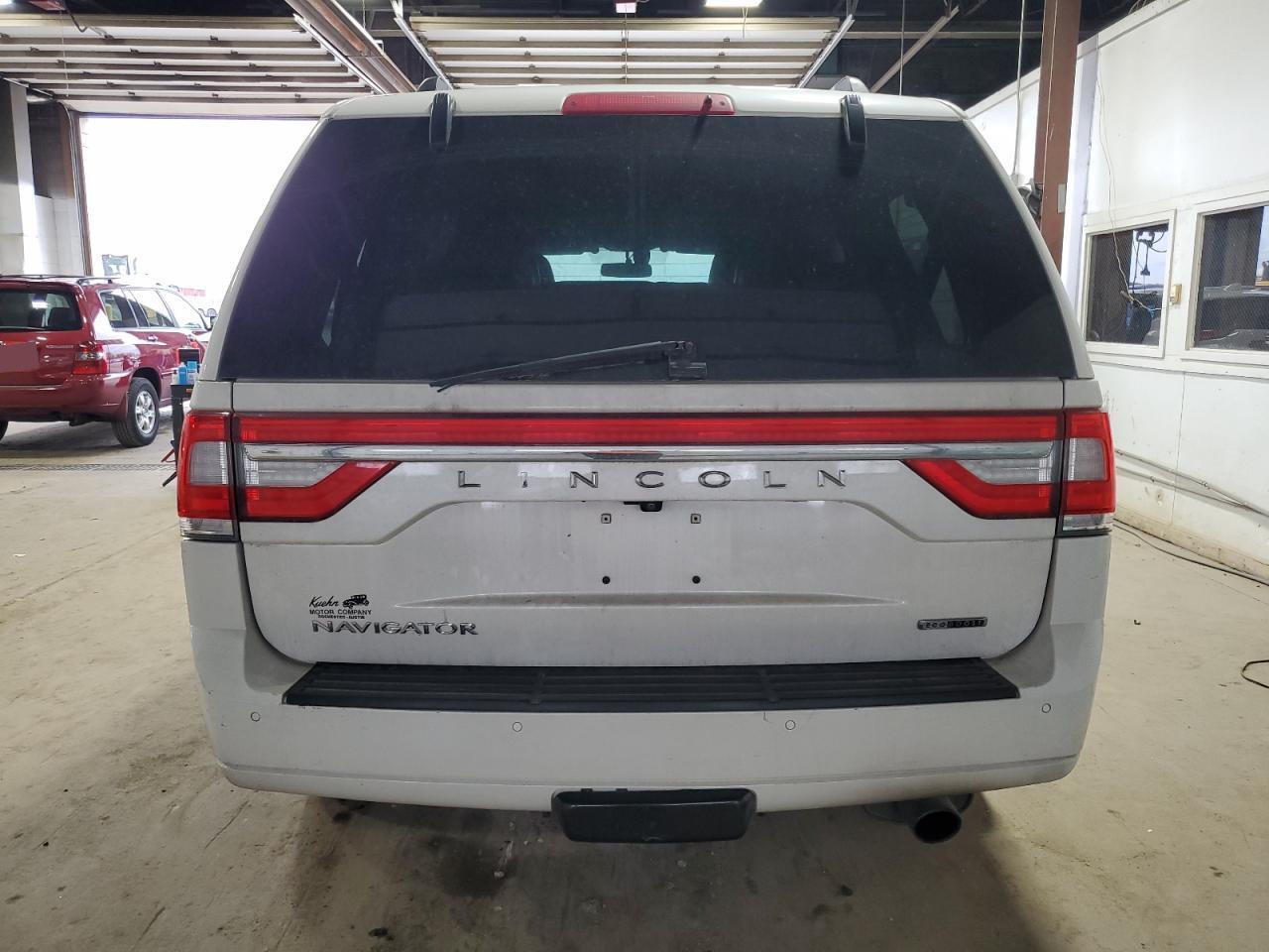 2015 Lincoln Navigator - Image 6