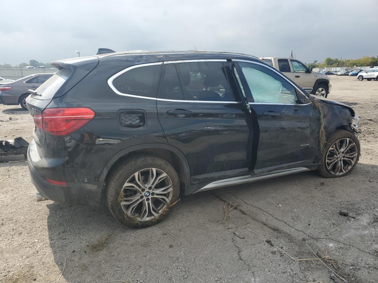 2017 BMW X1 xDrive28I - Фото 3