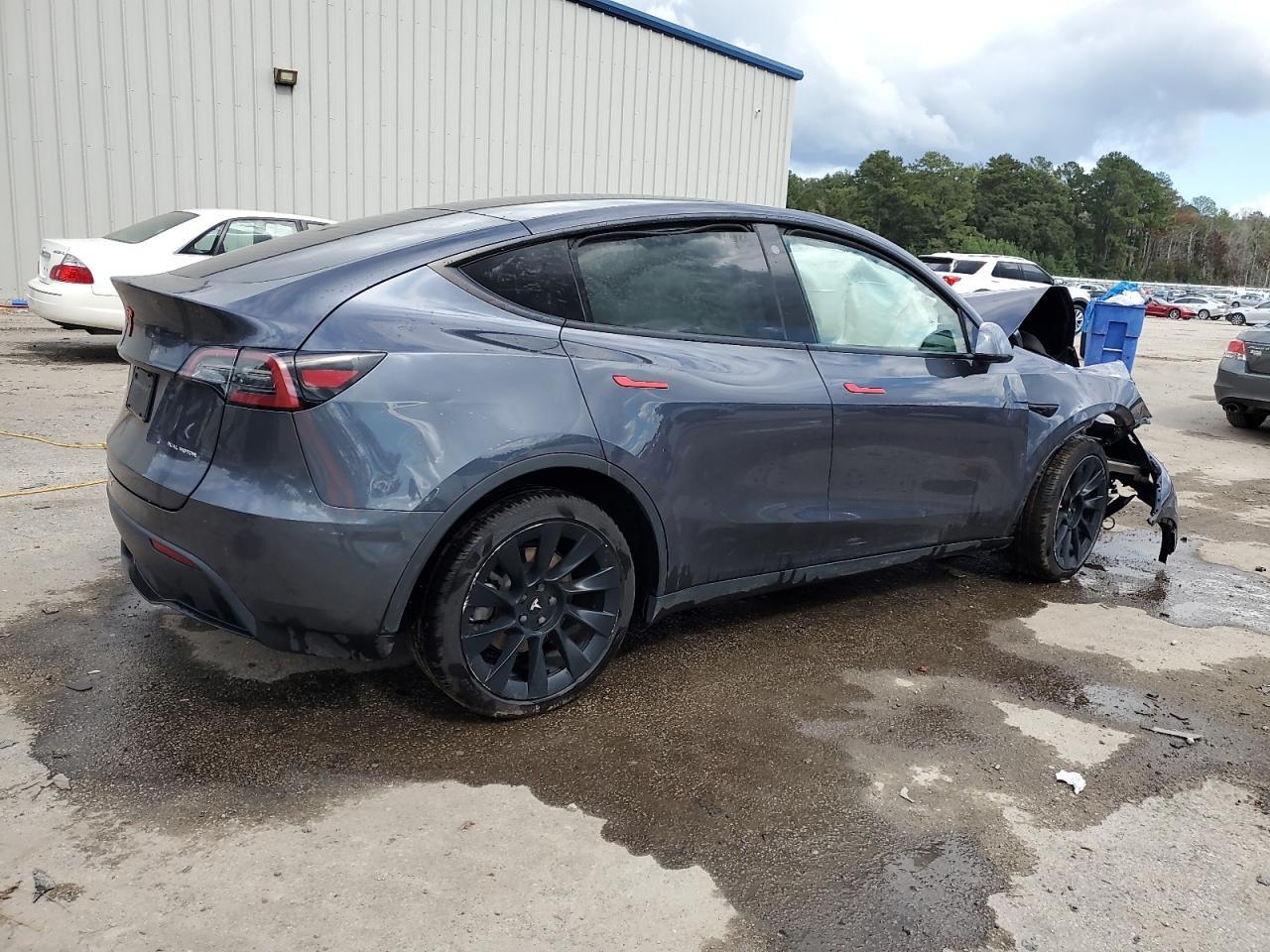 2023 Tesla Model Y - Фото 3