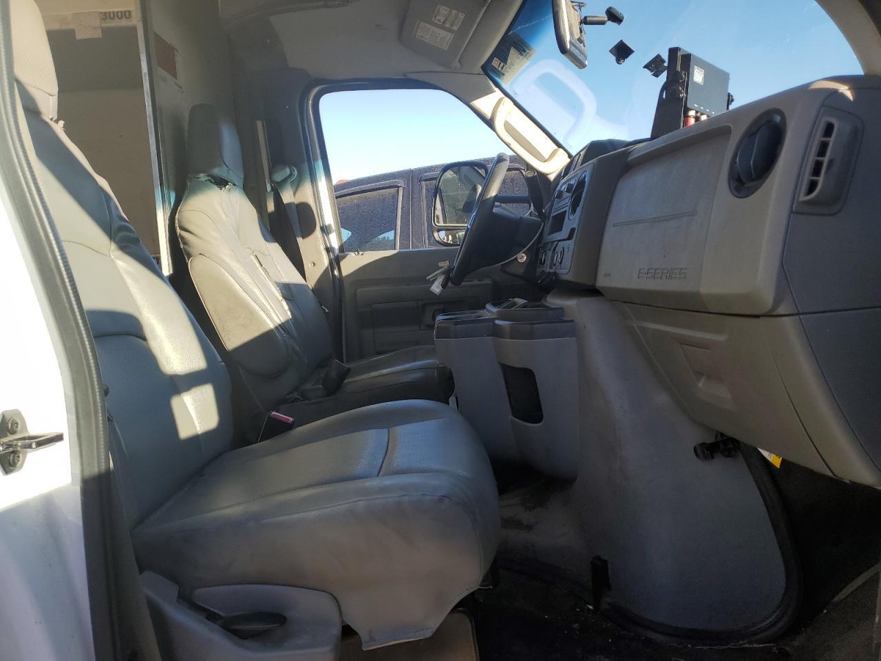 2021 Ford E-350 Delivery Truck - Фото 5