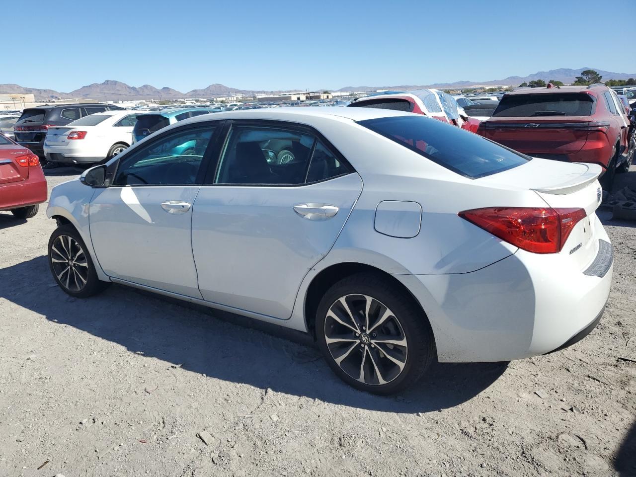 2017 Toyota Corolla L - Фото 2