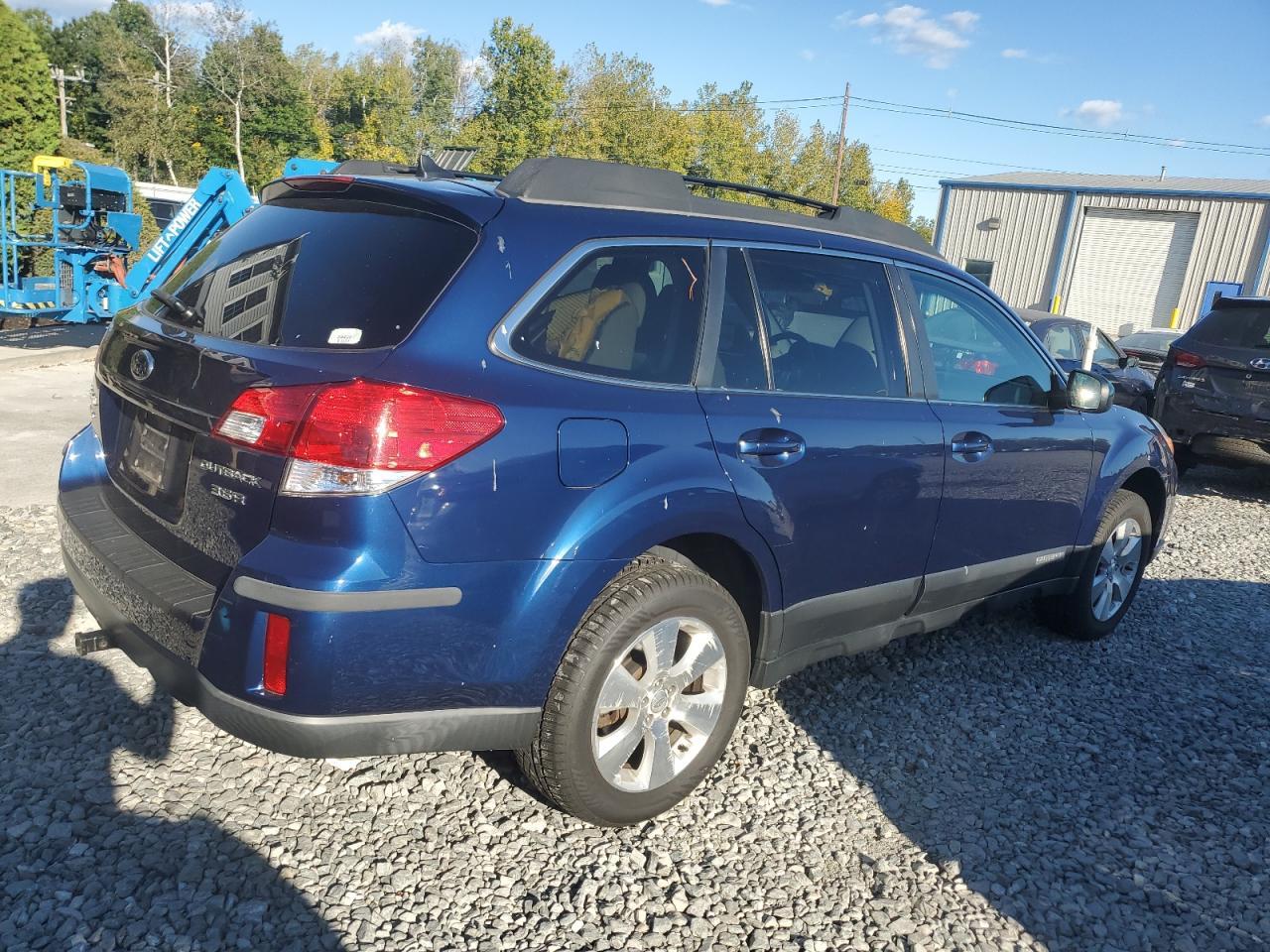 2011 Subaru Outback 3.6R Limited - Фото 3
