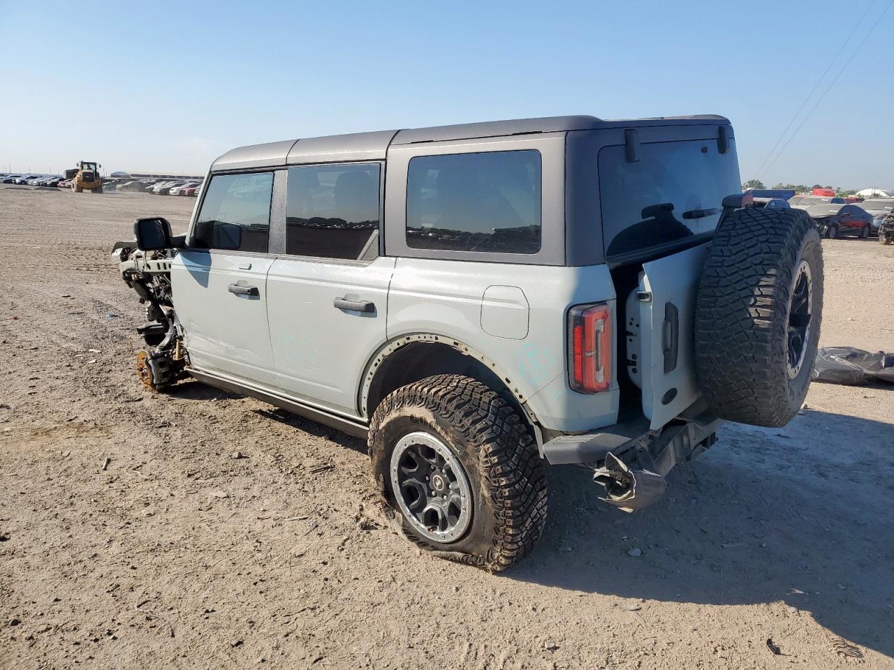 2023 Ford Bronco Base - Фото 2