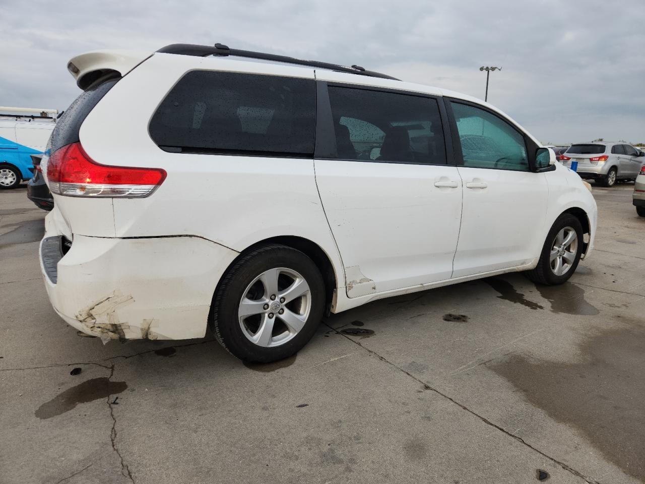 2013 Toyota Sienna Le - Фото 3