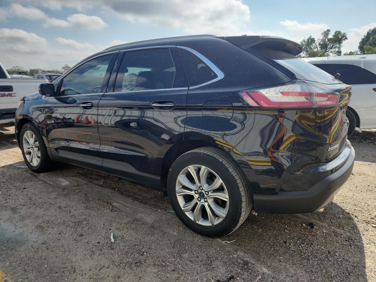 2019 Ford Edge Titanium - Image 2