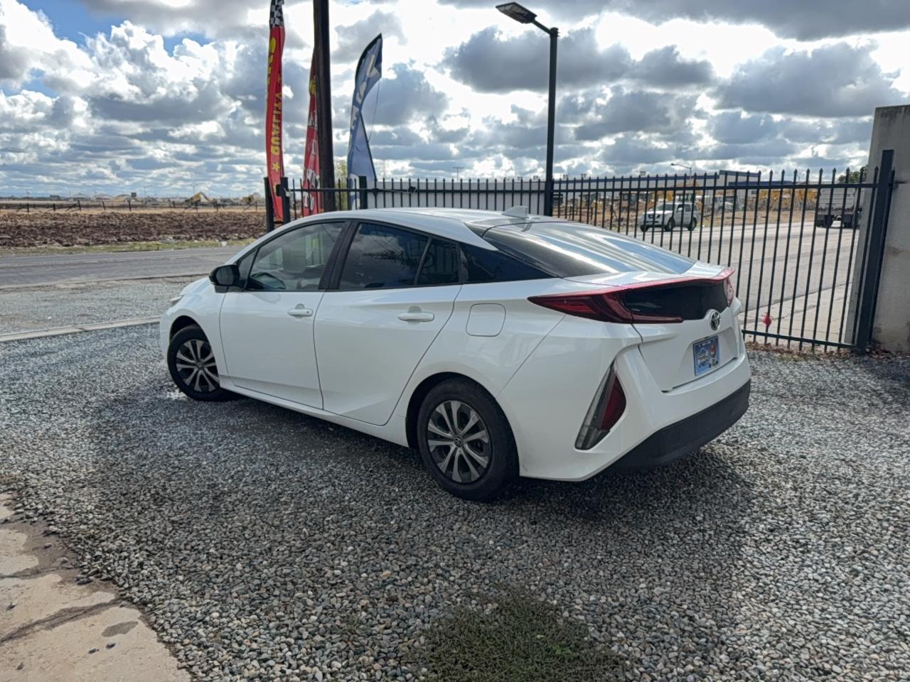 2021 Toyota Prius Prime Le - Фото 3