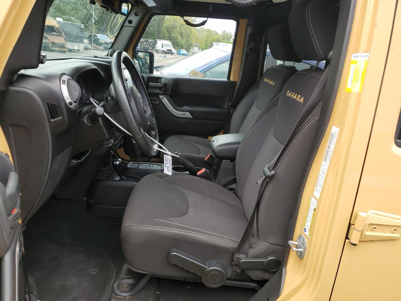 2014 Jeep Wrangler Unlimited Sahara - Image 7