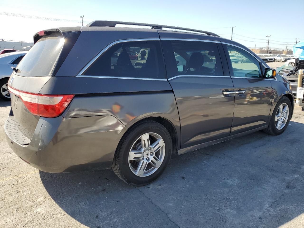 2011 Honda Odyssey Touring - Фото 3